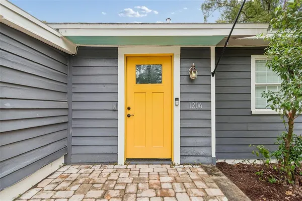 $2,800 | 1206 East Crenshaw Street, Tampa, FL 33604