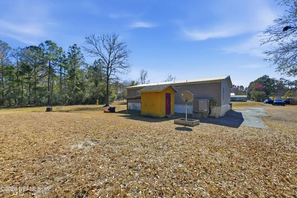a view of a back yard of the house