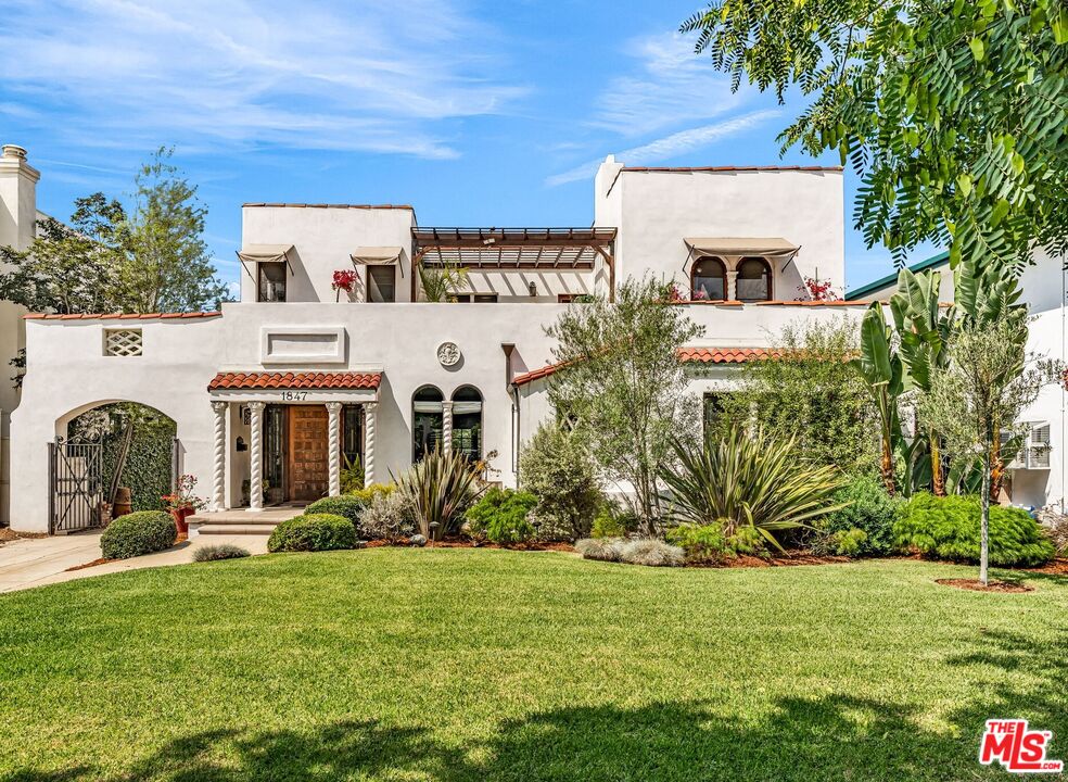 1847 Virginia Road Los Angeles, CA 90019 - Photo 1 of 65