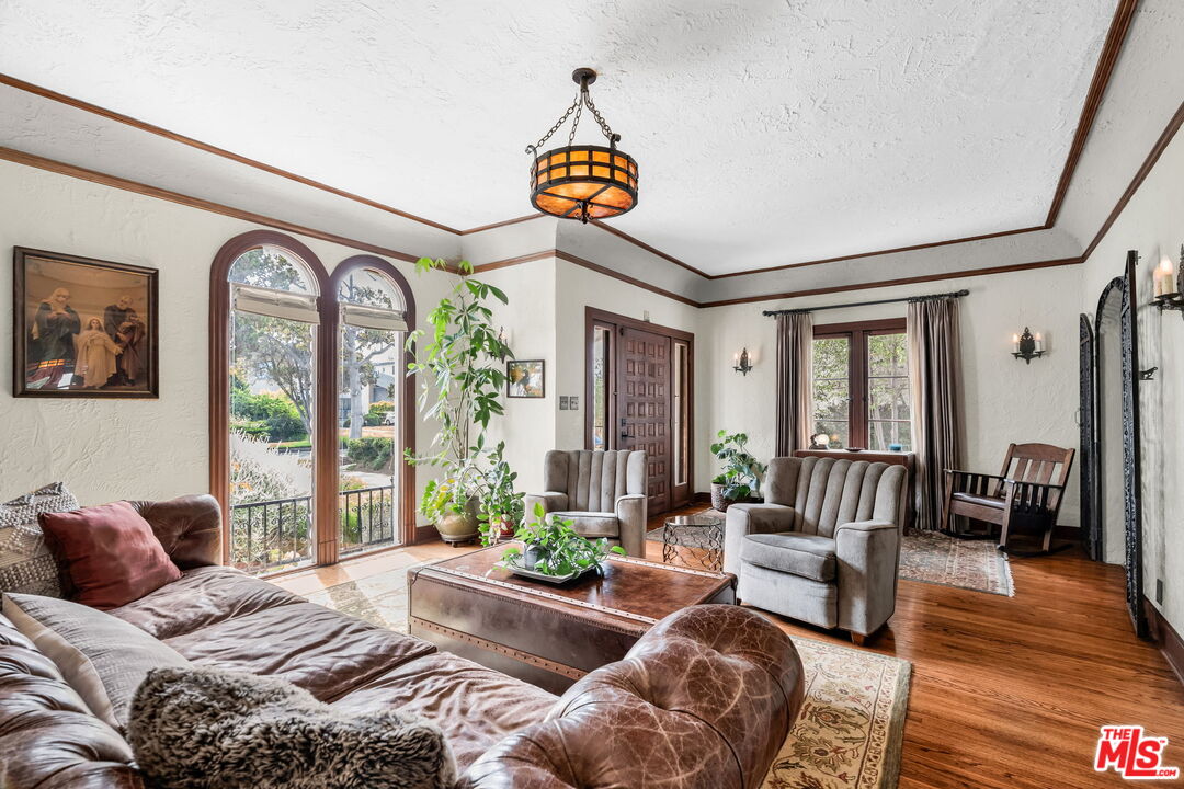 1847 Virginia Road Los Angeles, CA 90019 - Photo 17 of 65