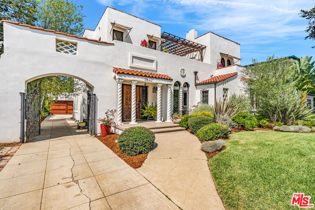1847 Virginia Road Los Angeles, CA 90019 - Photo 4 of 65