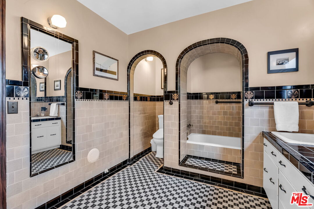 1847 Virginia Road Los Angeles, CA 90019 - Photo 42 of 65
