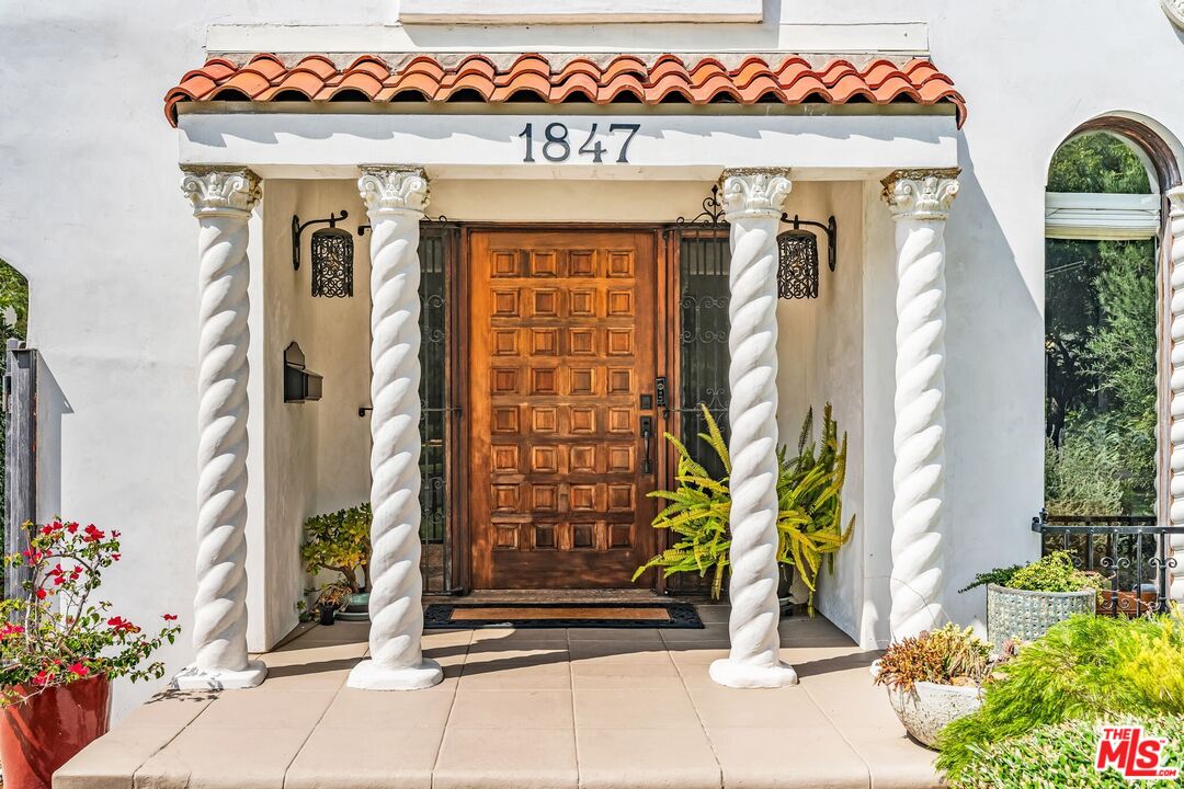 1847 Virginia Road Los Angeles, CA 90019 - Photo 6 of 65