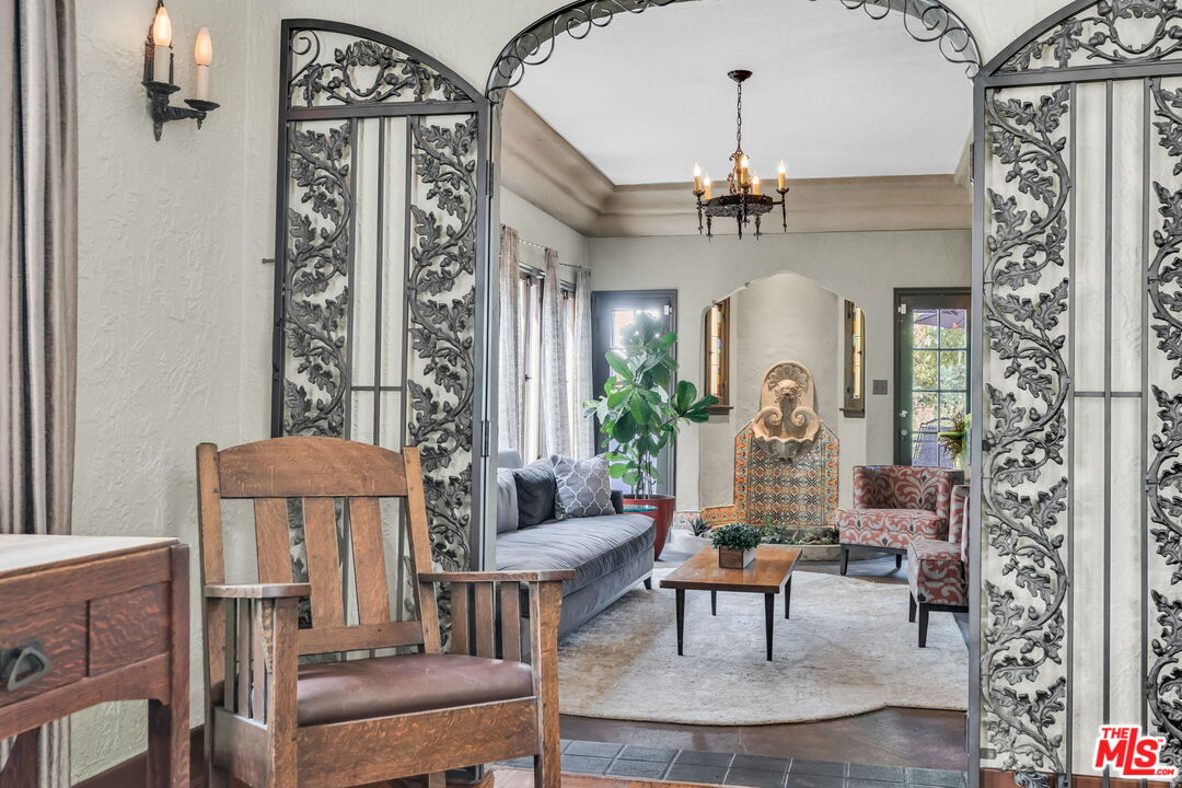 1847 Virginia Road Los Angeles, CA 90019 - Photo 9 of 65