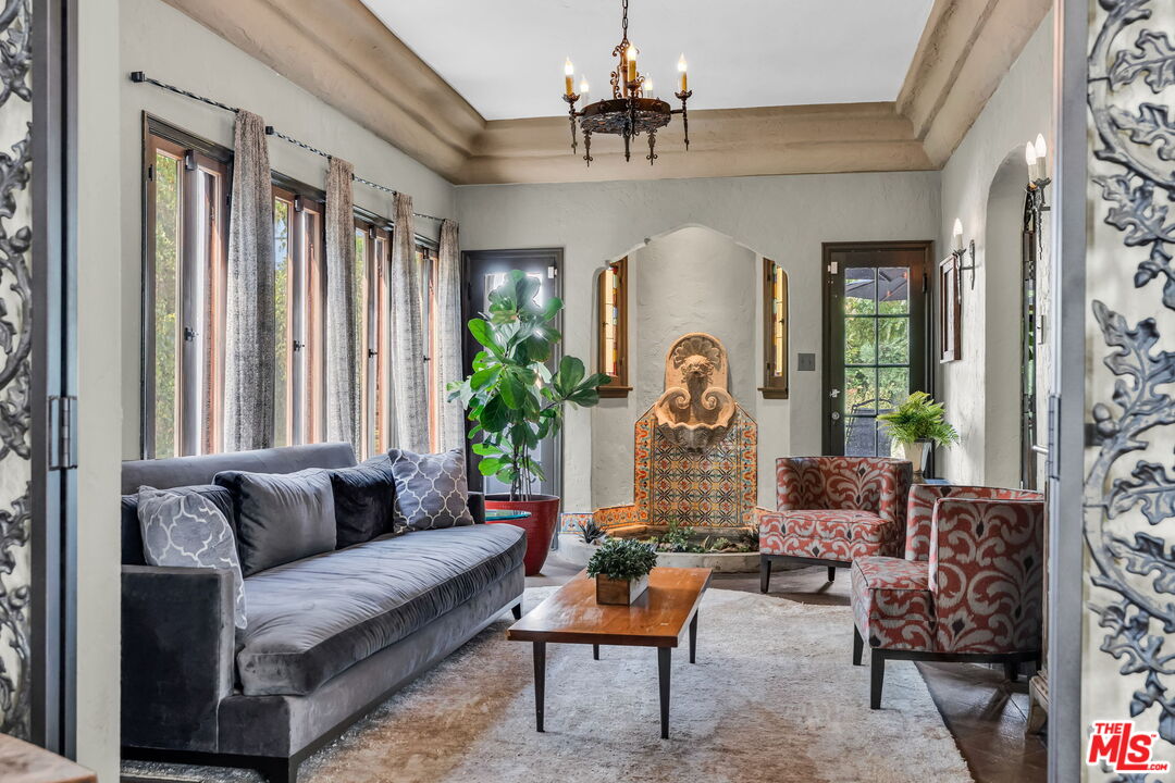 1847 Virginia Road Los Angeles, CA 90019 - Photo 10 of 65
