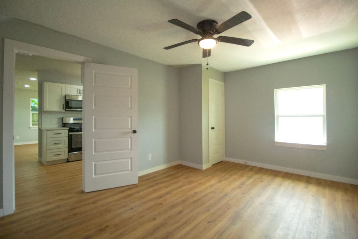 10705 Munn Street Houston, TX 77029 - Photo 5 of 11 Flex room(extra bedroom, office, extra living room)