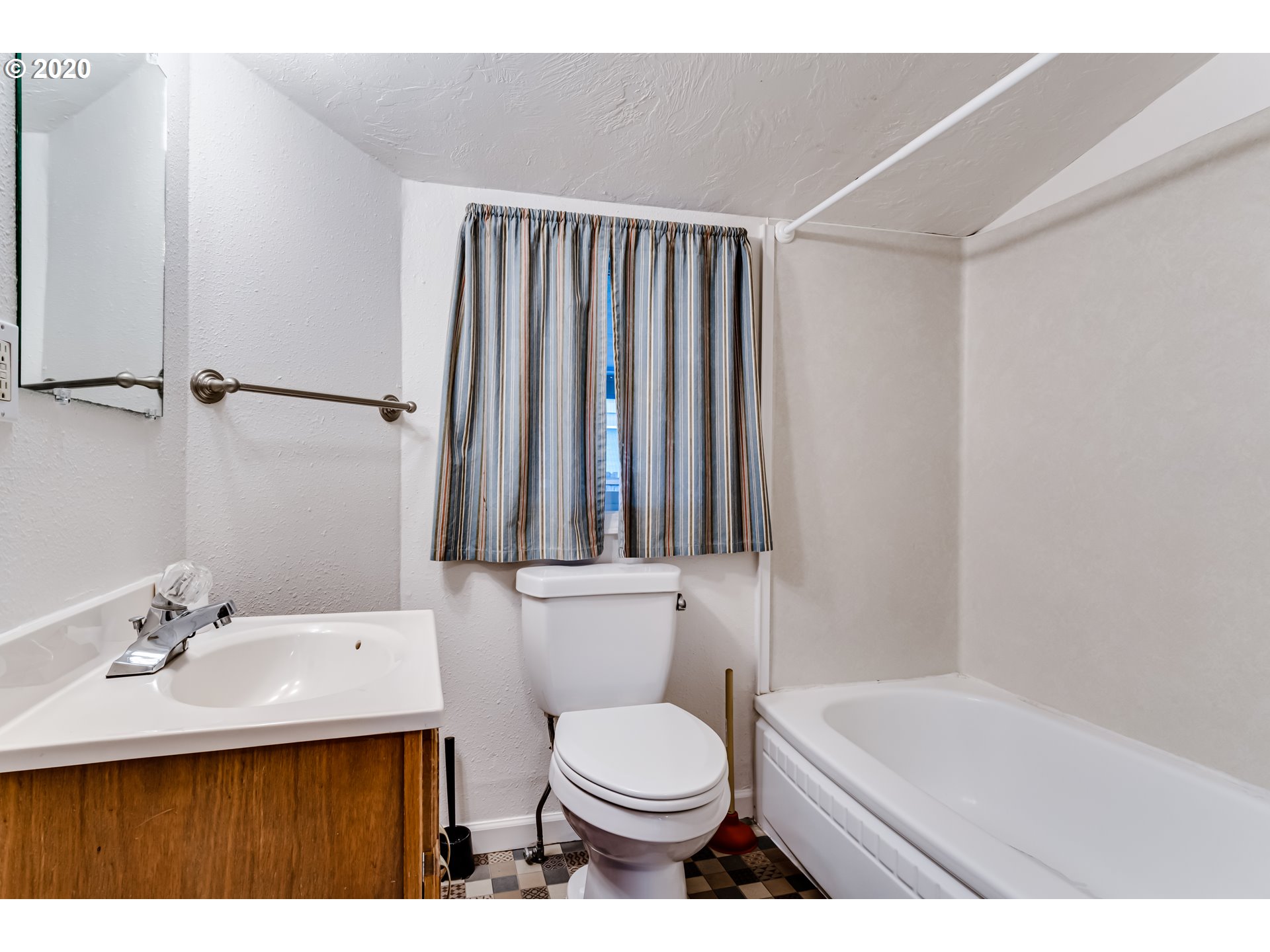 990 Echo Hollow Road Eugene, OR 97402 - Photo 19 of 25 Gallery Image 19