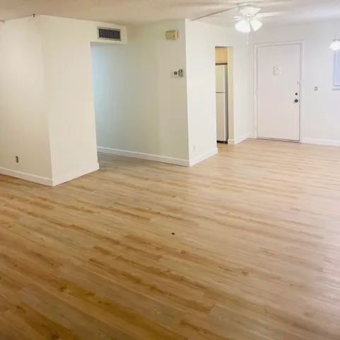 $1,600 | 725 Lori Drive, Unit 412, Palm Springs, FL 33461