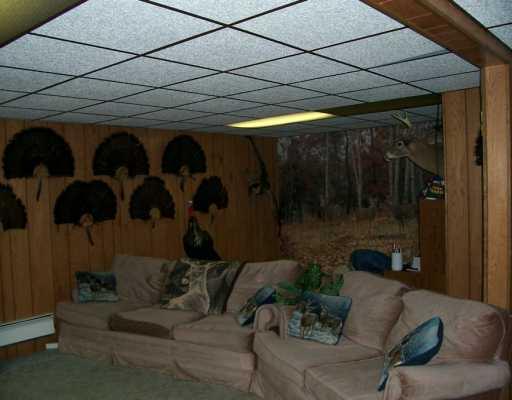 721 Bonniebrook Road Butler, PA 16002 - Photo 4 of 8 Den/Family/Great Room.
