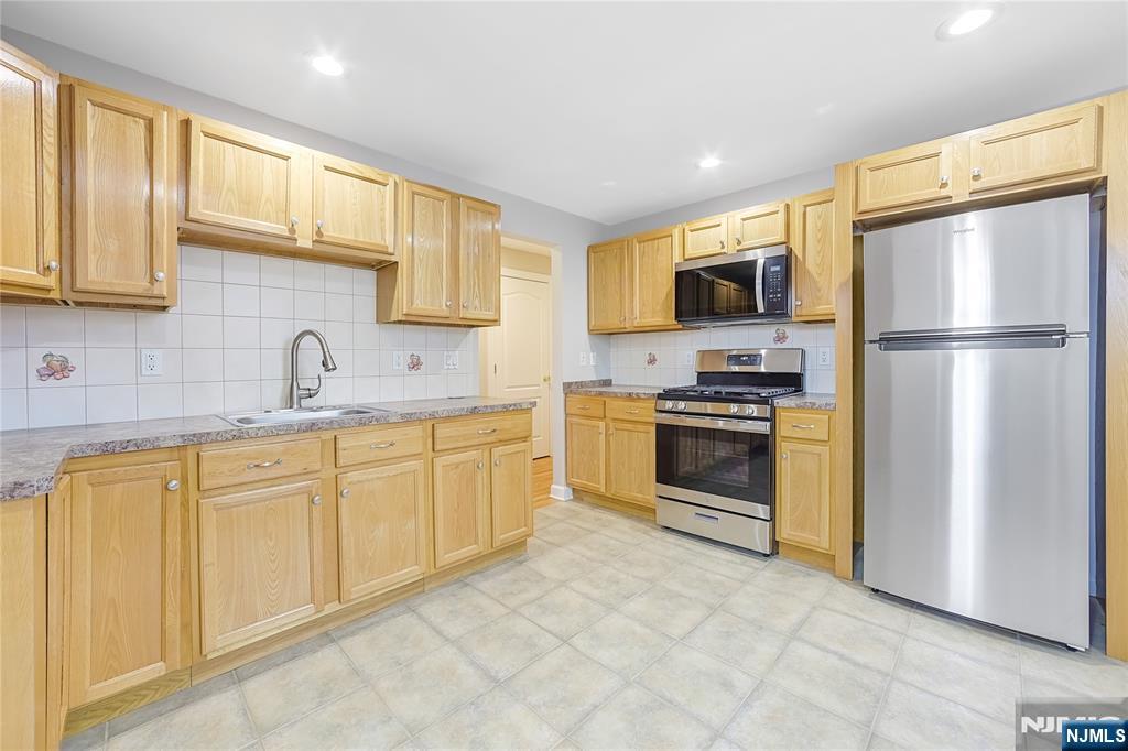 56 Woodward Avenue, Unit 2 Rutherford, NJ 07070 - Photo 15 of 18