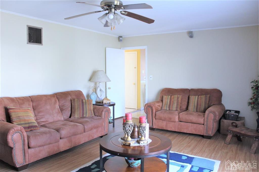 3 Wren Court Edison, NJ 08820 - Photo 5 of 31