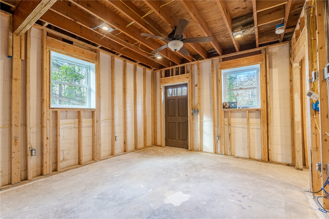 309 Woodland Way Clemson, SC 29631 - Photo 28 of 34 Apartment living room
