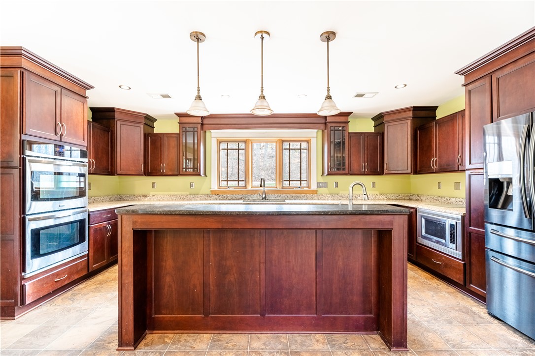 309 Woodland Way Clemson, SC 29631 - Photo 3 of 34 Large island with eating space.