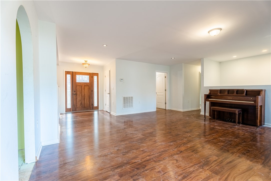 309 Woodland Way Clemson, SC 29631 - Photo 6 of 34 Large living room