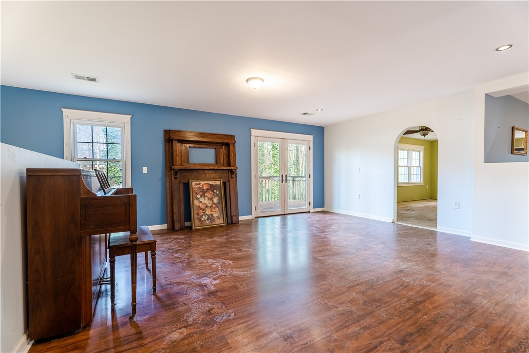 309 Woodland Way Clemson, SC 29631 - Photo 9 of 34 Living room