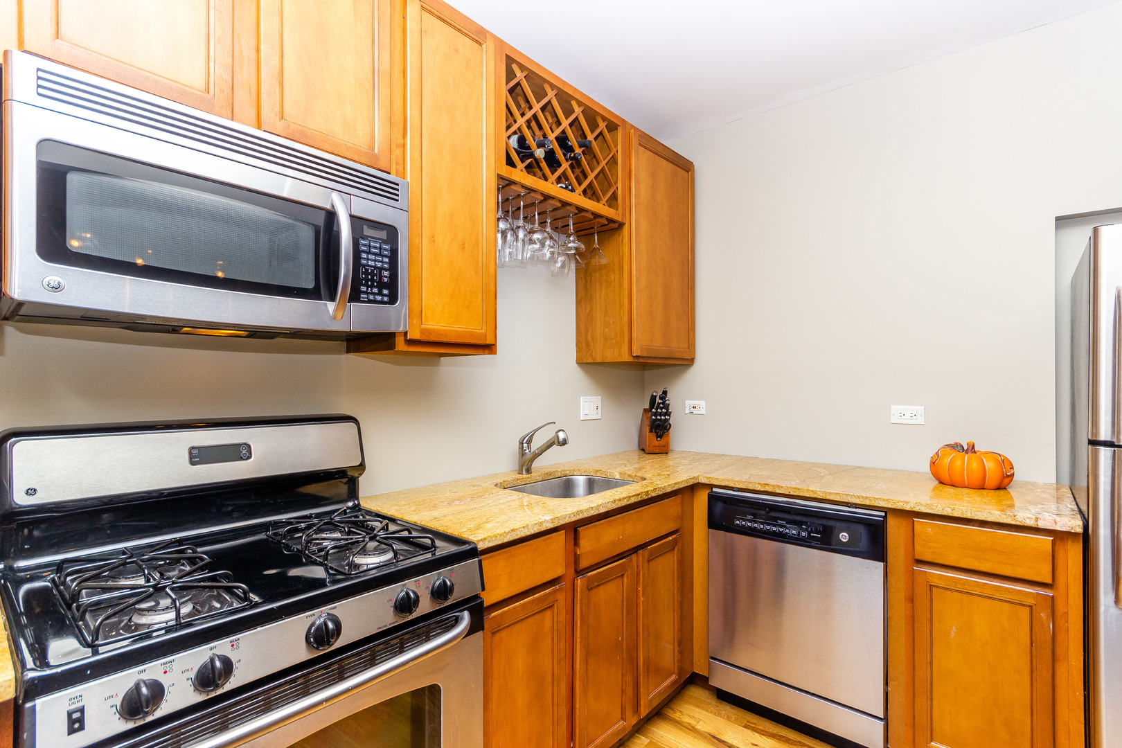 3036 West Cullom Avenue, Unit 1 Chicago, IL 60618 - Photo 4 of 13