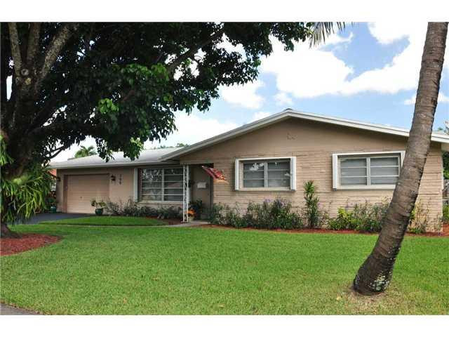 700 Ridgewood Lane Plantation, FL 33317 - Photo 1 of 23 Exterior Front