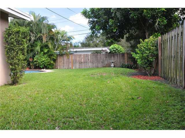 700 Ridgewood Lane Plantation, FL 33317 - Photo 23 of 23 Yard/Garden