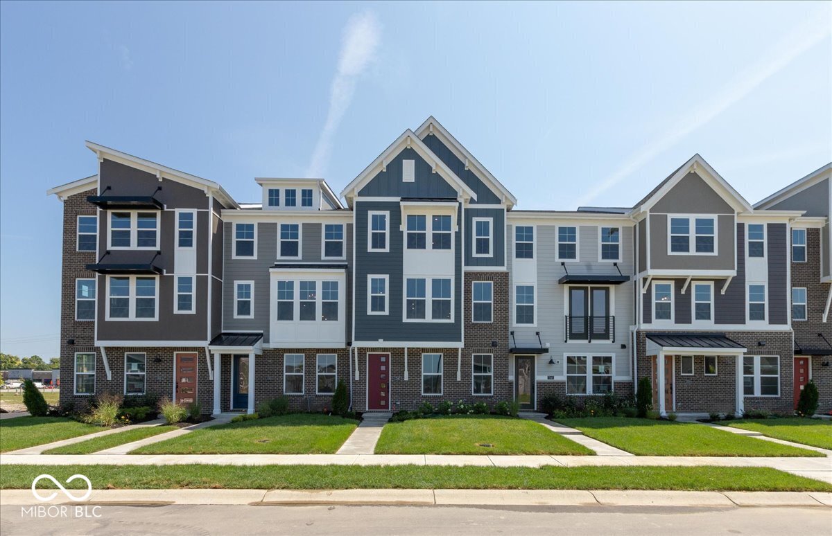 7347 Bayview Run McCordsville, IN 46055 - Photo 2 of 46