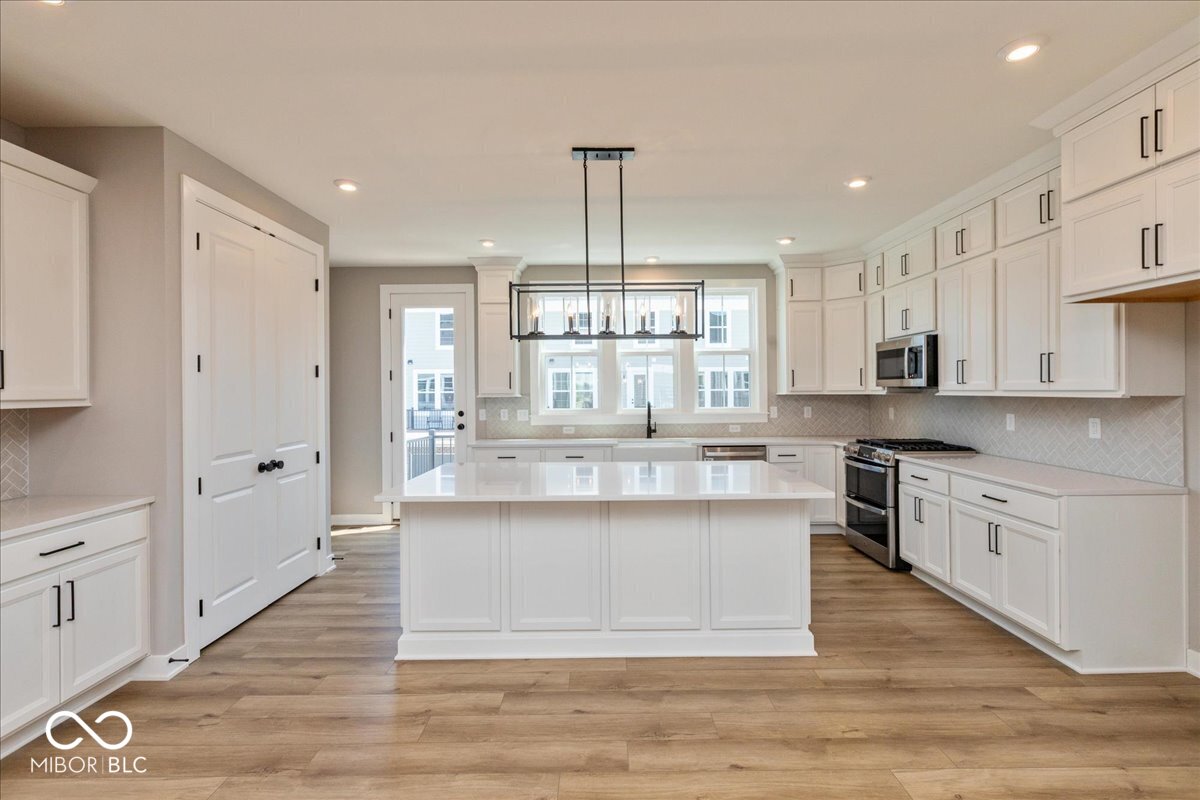 7347 Bayview Run McCordsville, IN 46055 - Photo 9 of 46