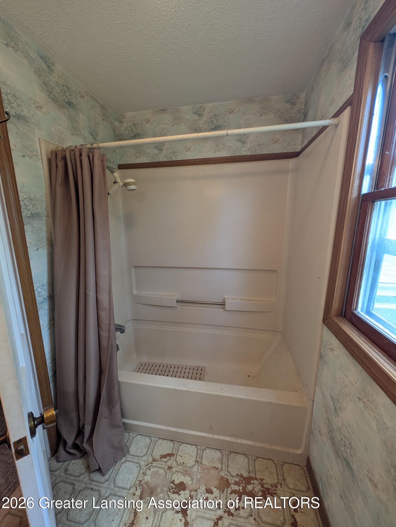 2112 Cumberland Road Lansing, MI 48906 - Photo 34 of 77 PXL_20260728_203641564.RAW-01 1