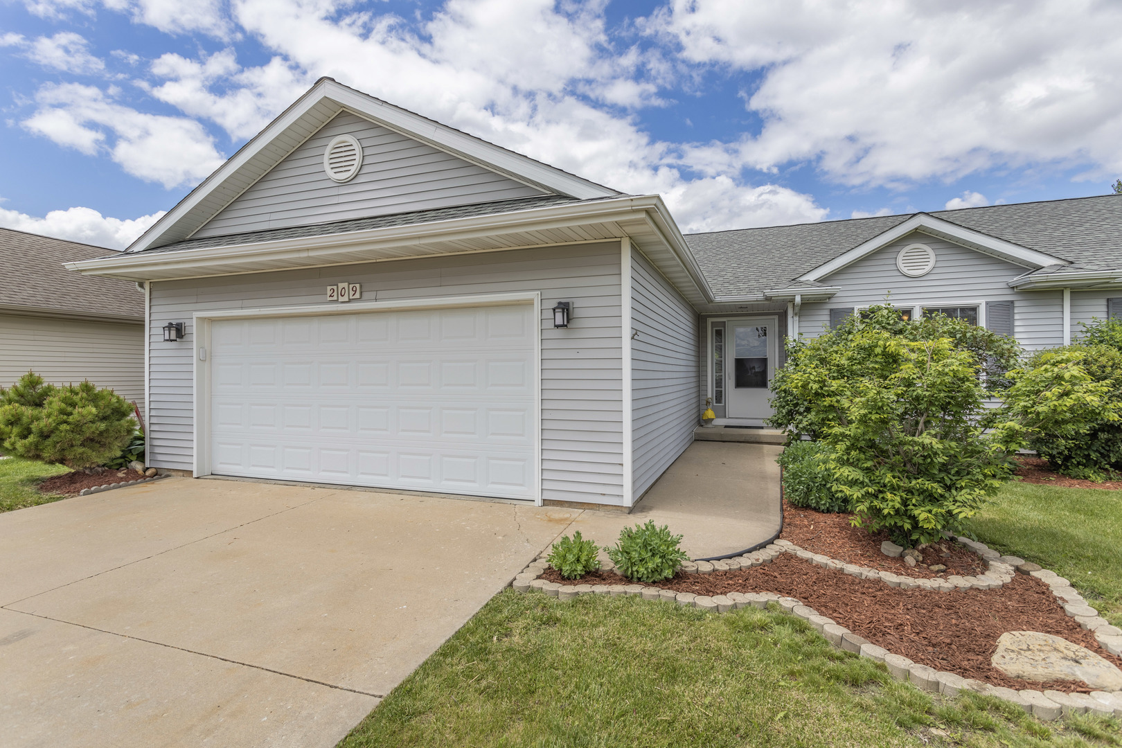 209 Lake Lida Lane Rochelle, IL 61068 - Photo 3 of 30