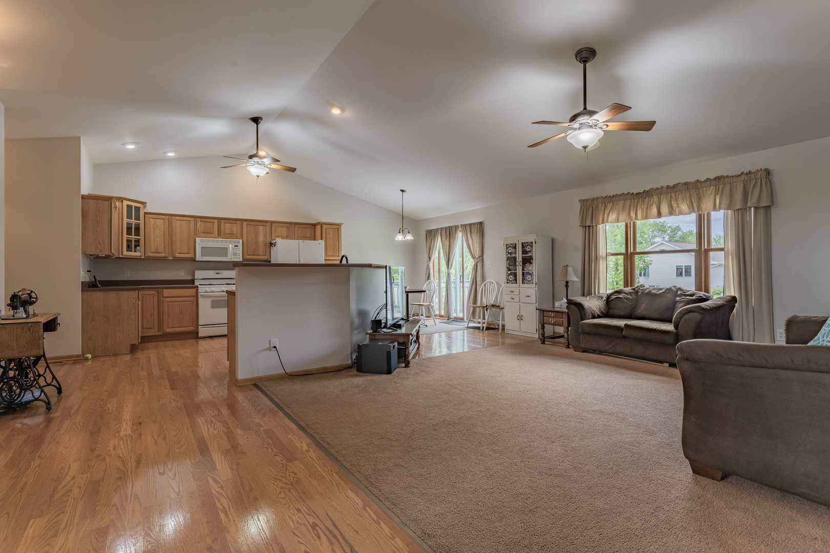 209 Lake Lida Lane Rochelle, IL 61068 - Photo 8 of 30