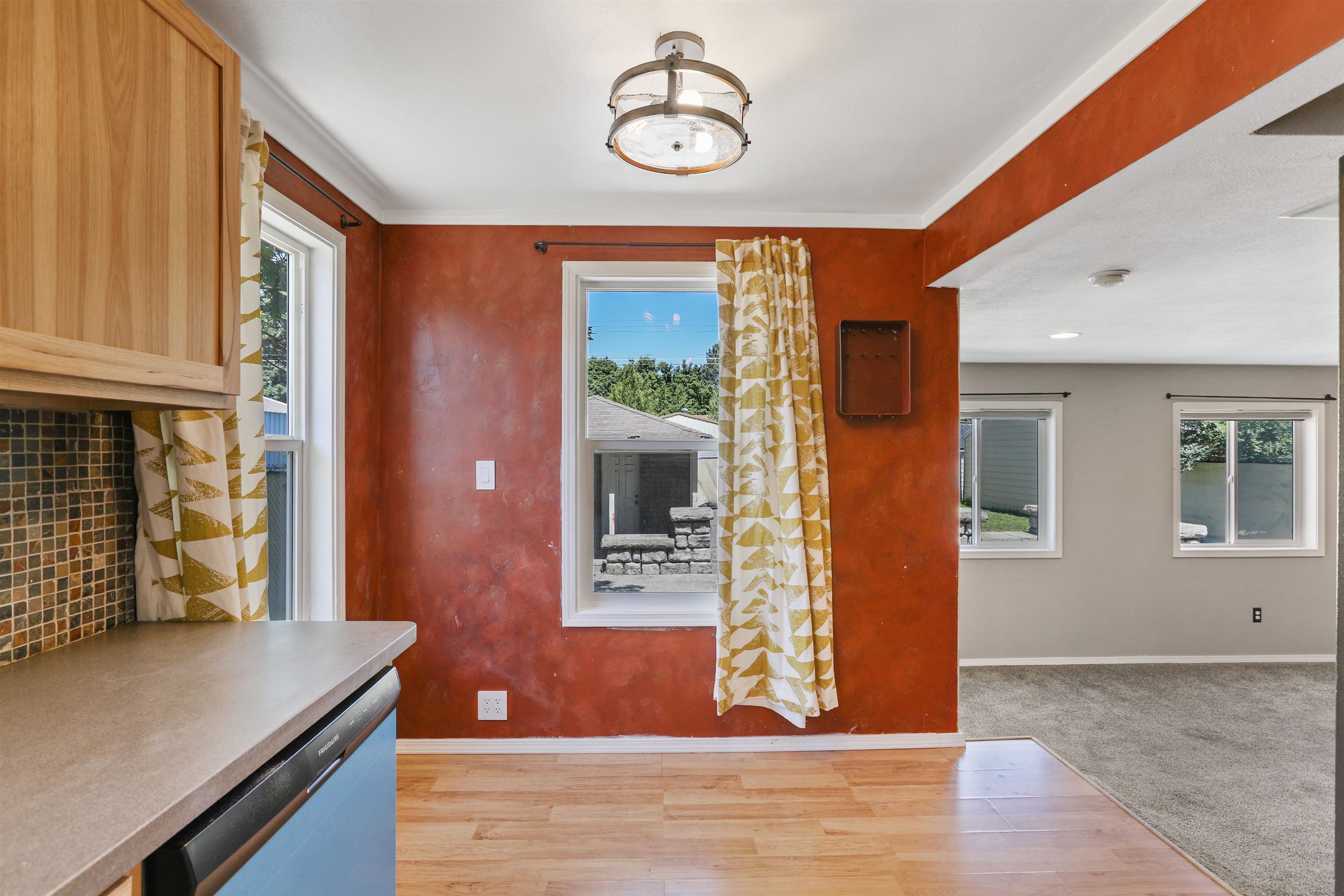 923 East Nebraska Avenue Spokane, WA 99208 - Photo 10 of 25