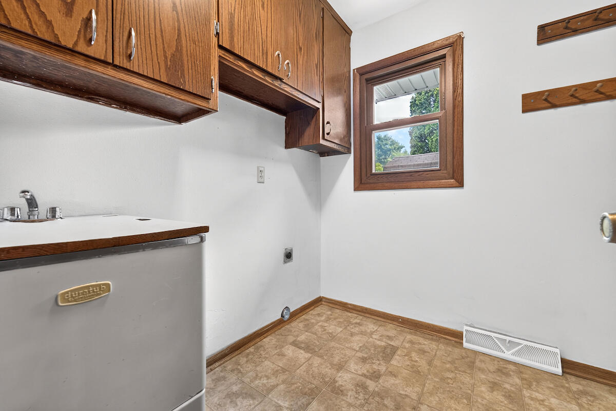 5236 Willowview Road Caledonia, WI 53402 - Photo 13 of 30 Main Floor Laundry Room