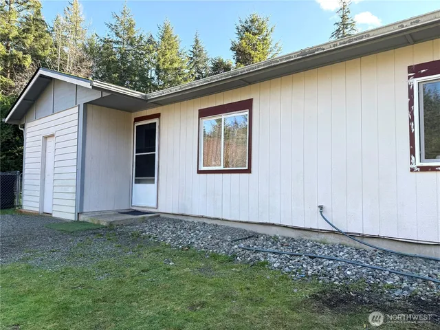 $355,000 | 21 East Vashon Place, Shelton, WA 98584