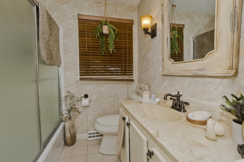 56 Santa Maria Street Springfield, MA 01104 - Photo 10 of 19