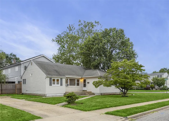 $625,000 | 8 Farmedge Road, Bethpage, NY 11714