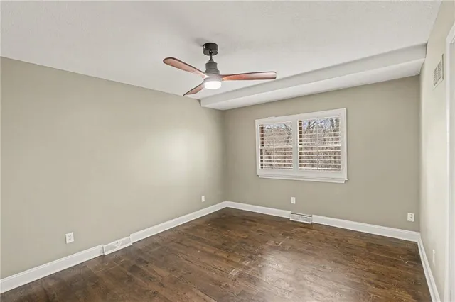 $400,000 | 6706 Northwest Lawson Lane, Parkville, MO 64152