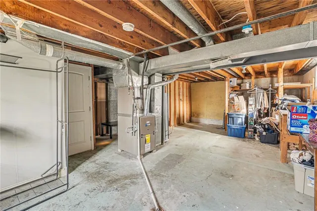 $400,000 | 6706 Northwest Lawson Lane, Parkville, MO 64152