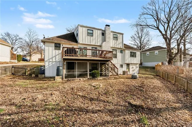 $400,000 | 6706 Northwest Lawson Lane, Parkville, MO 64152