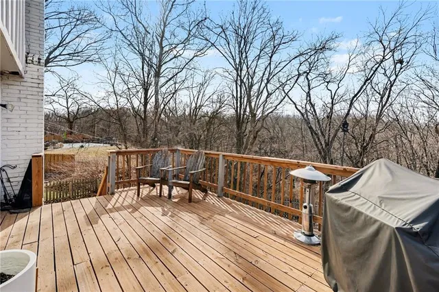 $400,000 | 6706 Northwest Lawson Lane, Parkville, MO 64152