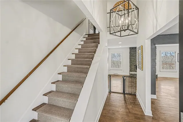 $400,000 | 6706 Northwest Lawson Lane, Parkville, MO 64152