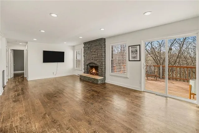 $400,000 | 6706 Northwest Lawson Lane, Parkville, MO 64152