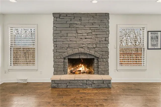 $400,000 | 6706 Northwest Lawson Lane, Parkville, MO 64152