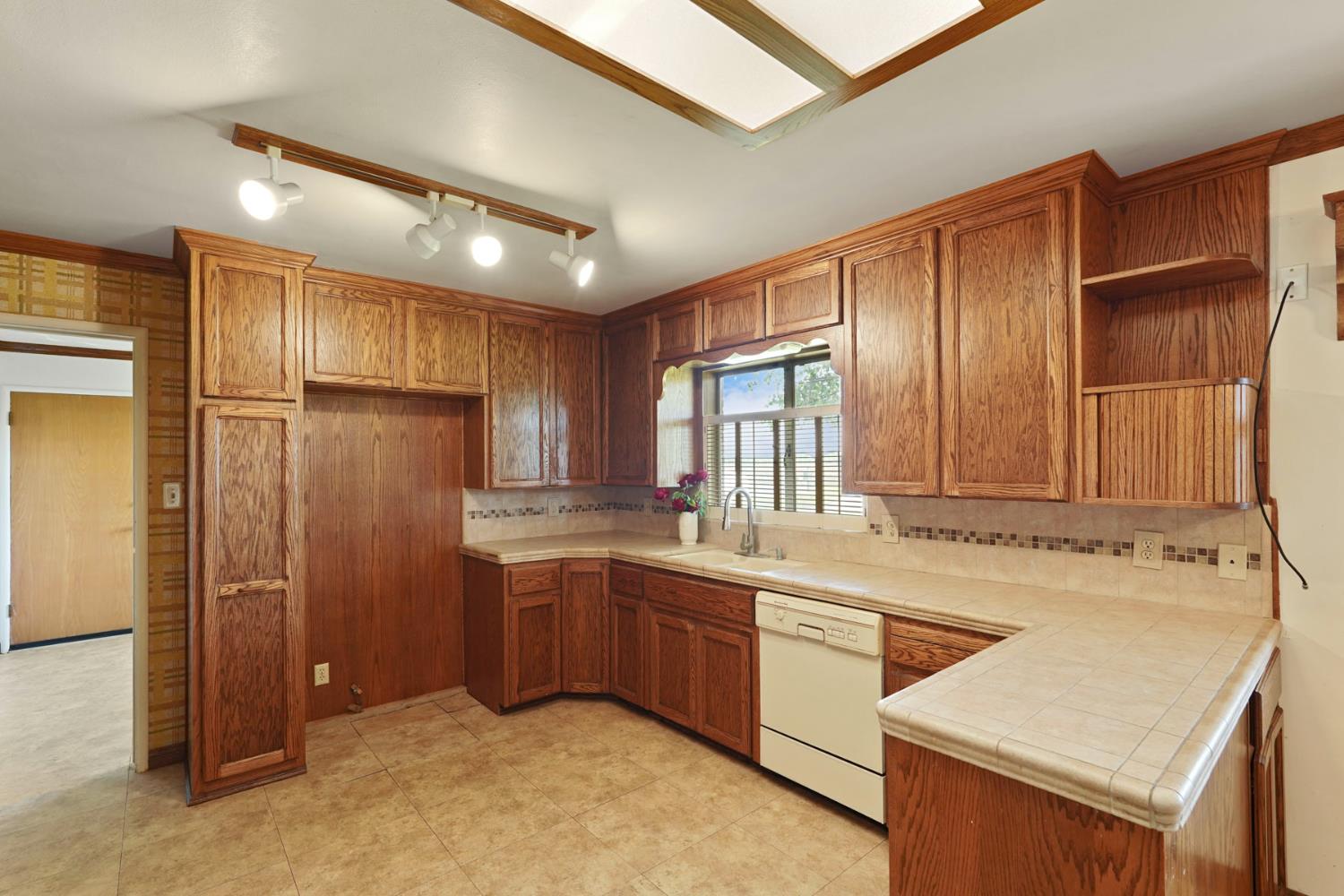 2489 Beecher Road Stockton, CA 95215 - Photo 10 of 41