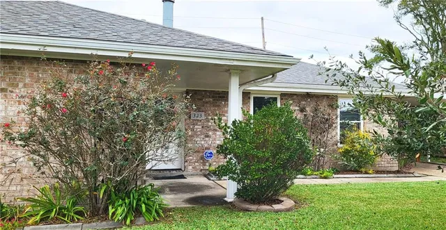 $2,300 | 323 Ormond Village Drive, Destrehan, LA 70047