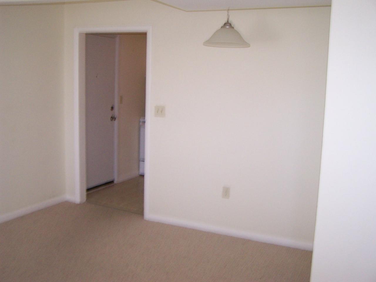 305 Loudon Road, Unit 633 Blacksburg, VA 24060 - Photo 4 of 7 Dining