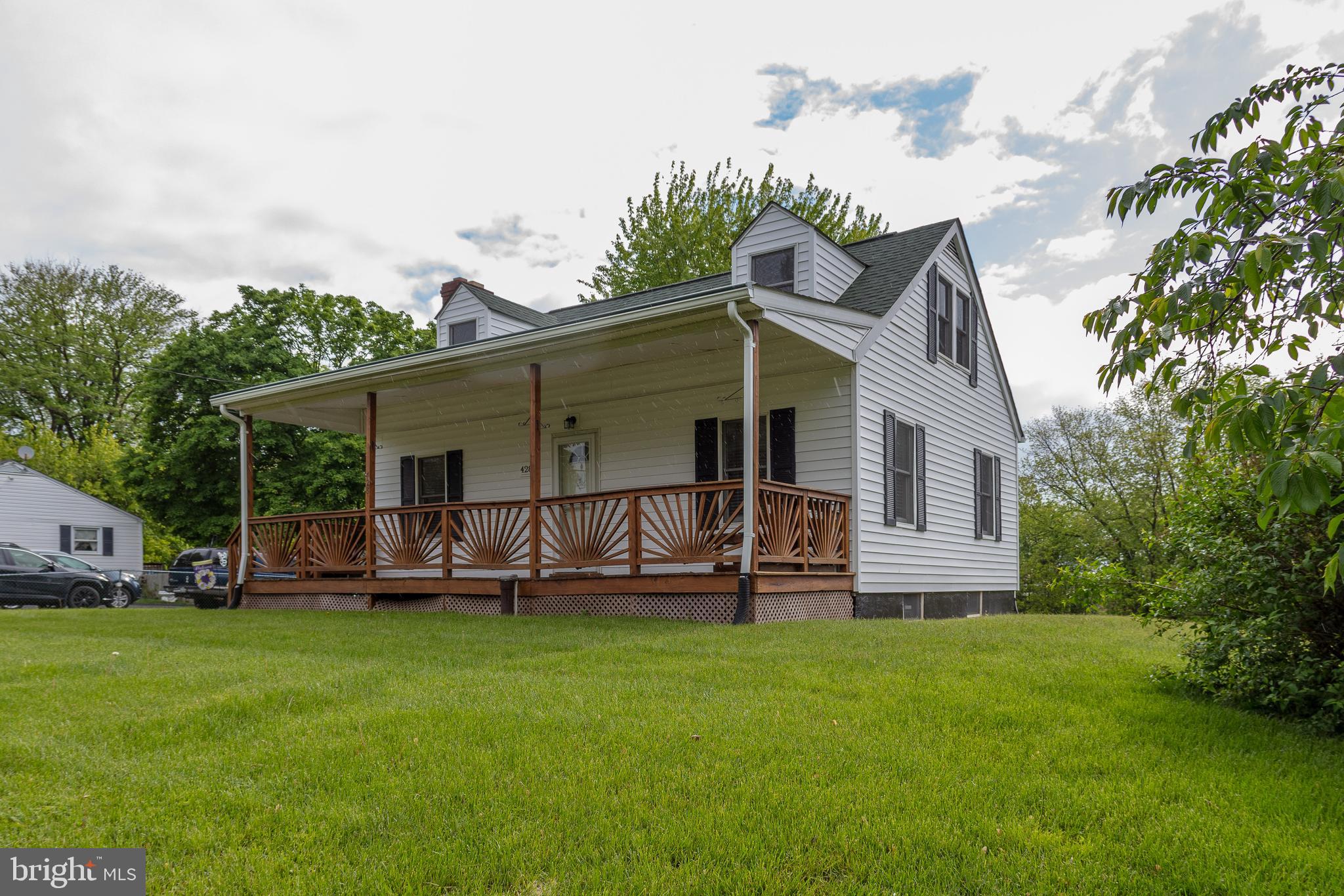 428 Welltown Road Winchester, VA 22603 - Photo 2 of 35 Right Side