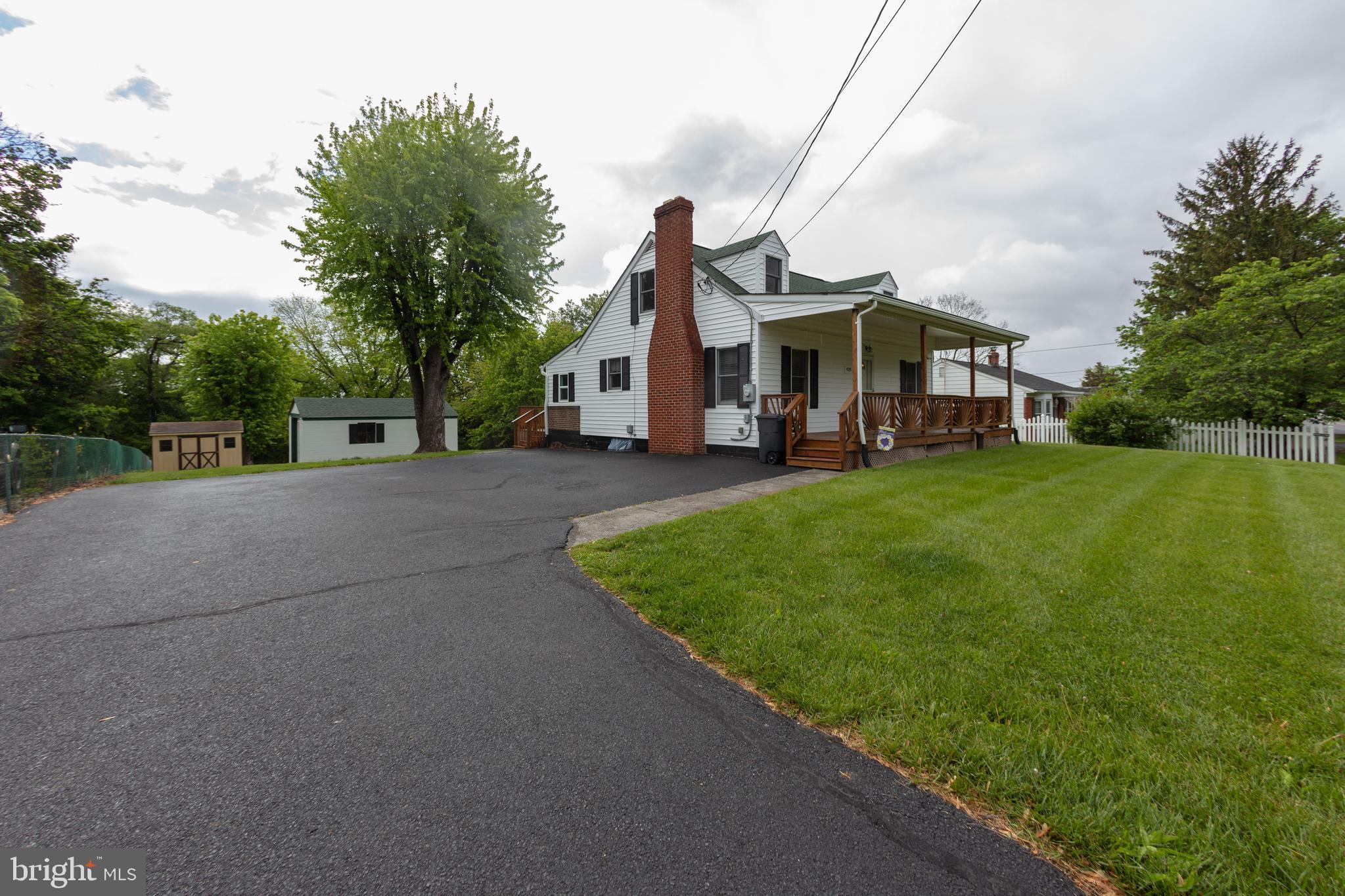 428 Welltown Road Winchester, VA 22603 - Photo 3 of 35 Driveway
