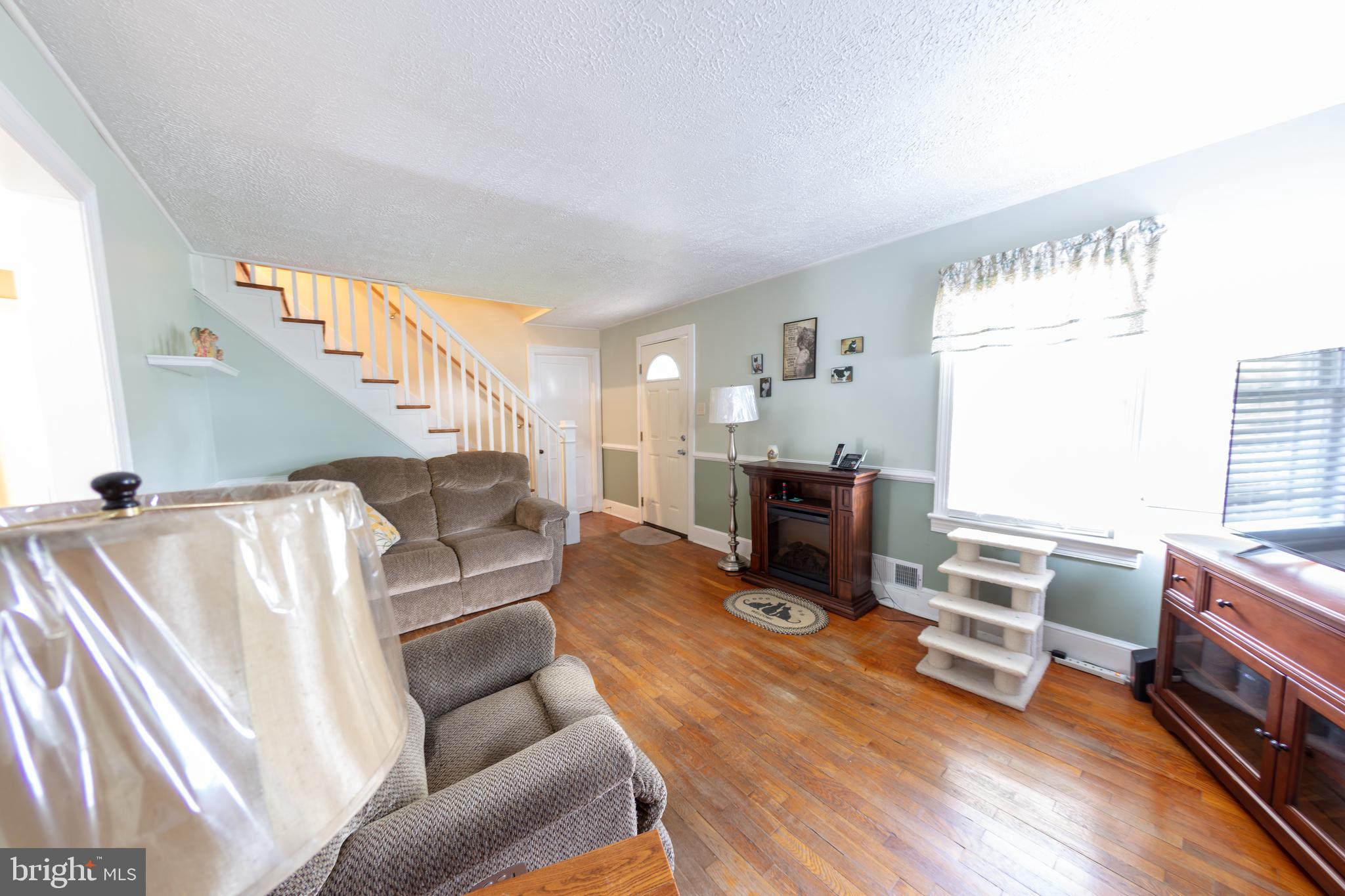 428 Welltown Road Winchester, VA 22603 - Photo 9 of 35 Living Room