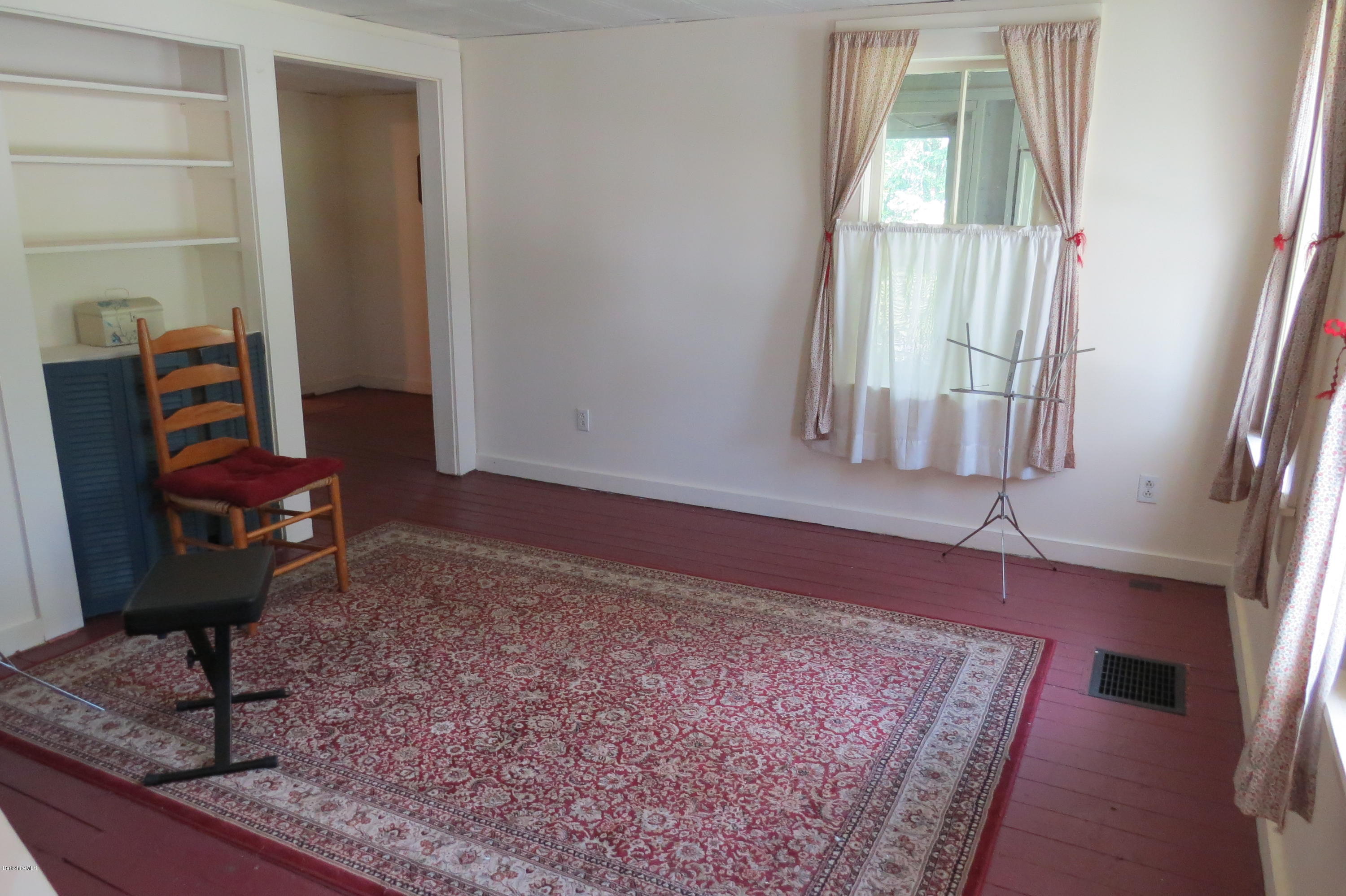 874 North Hoosac Road Williamstown, MA 01267 - Photo 11 of 50 Front Room