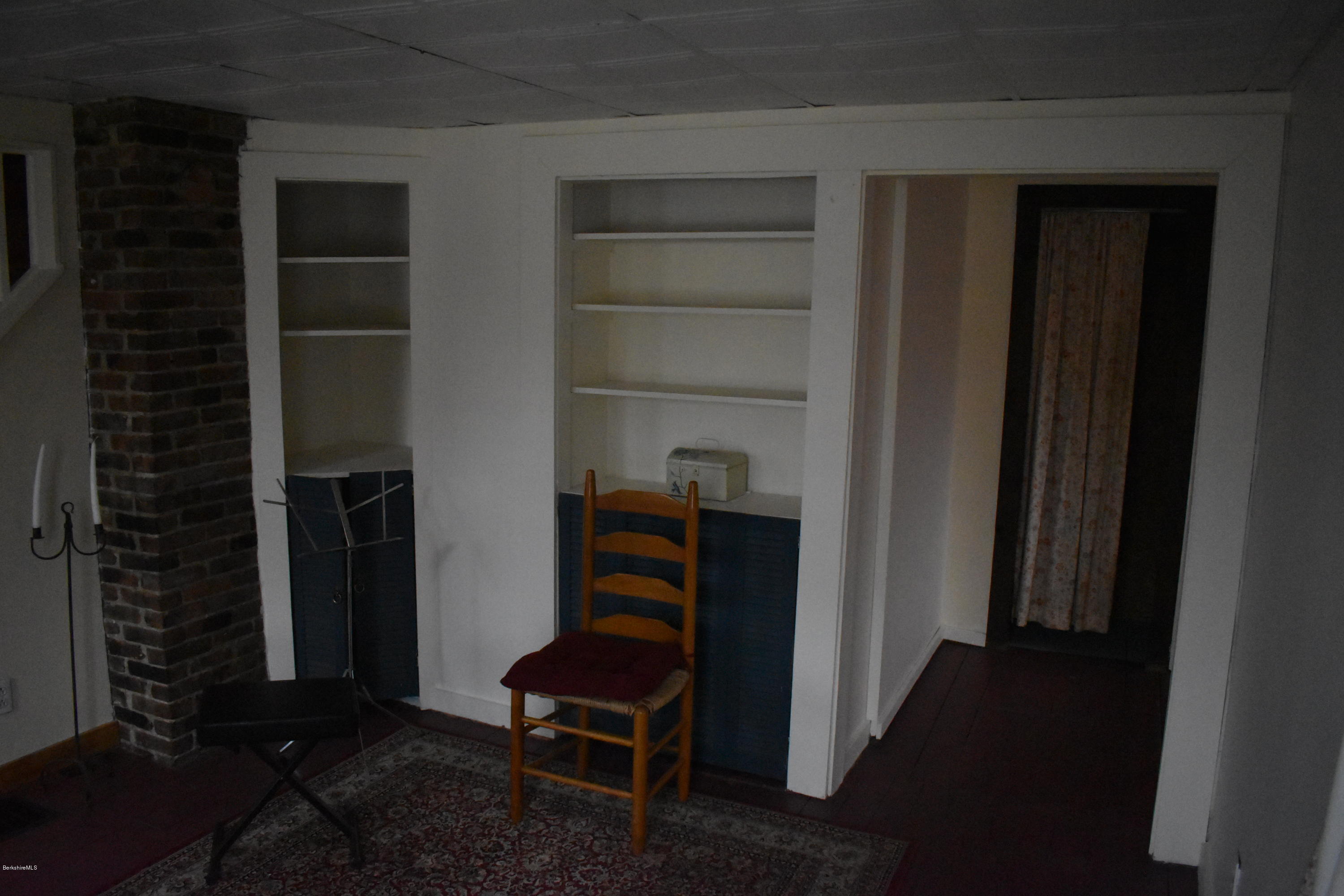 874 North Hoosac Road Williamstown, MA 01267 - Photo 24 of 50 Front room closet