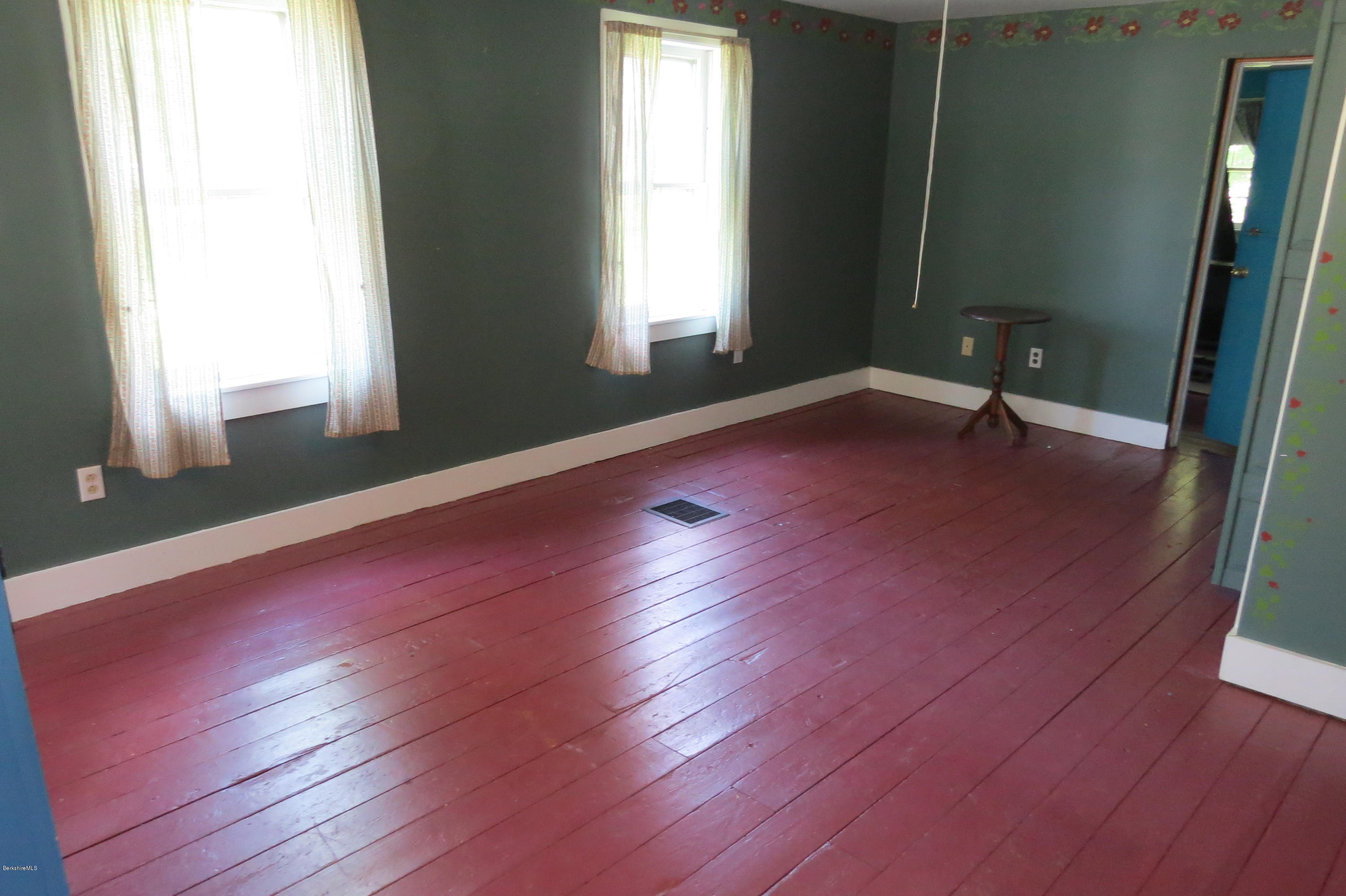 874 North Hoosac Road Williamstown, MA 01267 - Photo 8 of 50 Living Room