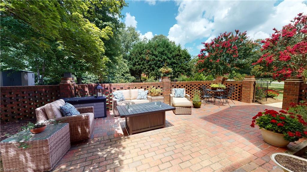 4000 Rockingham Road South Greensboro, NC 27407 - Photo 3 of 26 Patio