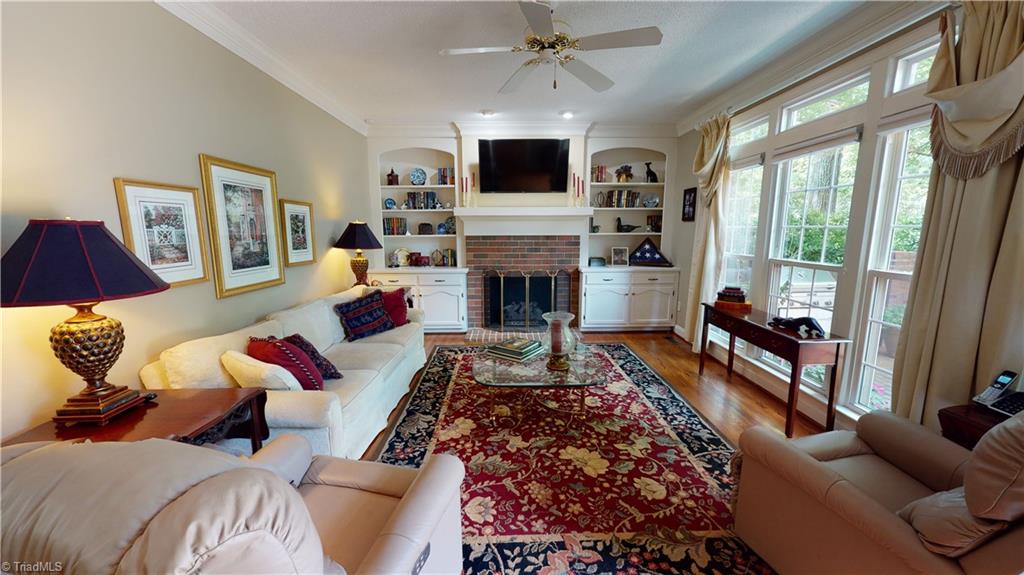 4000 Rockingham Road South Greensboro, NC 27407 - Photo 6 of 26 Living Room
